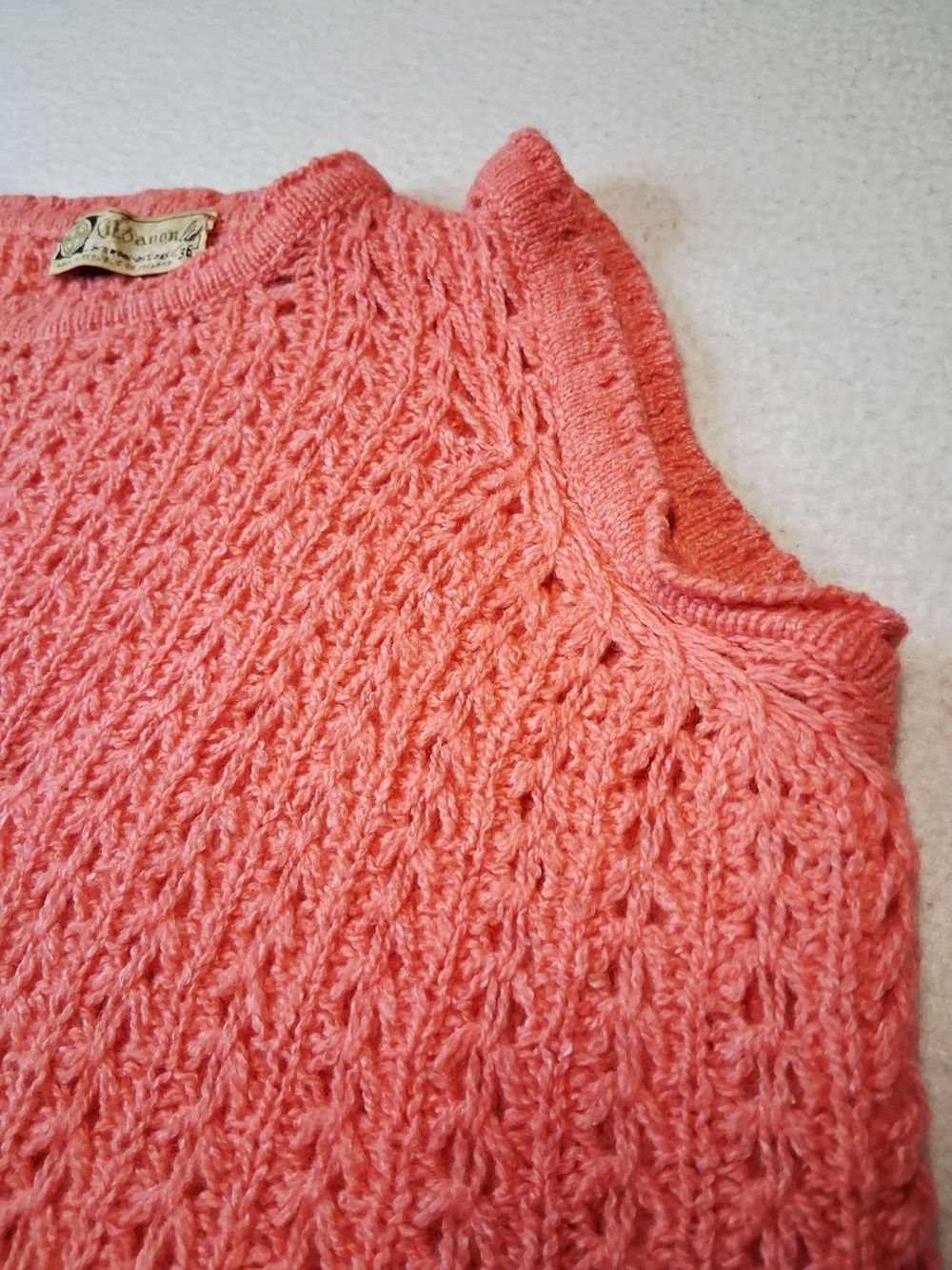 4/20$ 75% Wool 25% Silk Vintage Women’s Coral Cold-Shoulder Knit Sweater - Picture 5 of 8